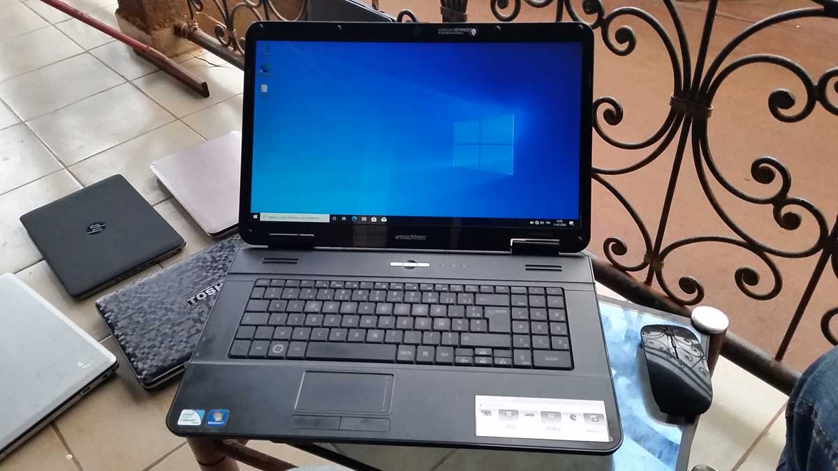 Acer Emachines 320go 4go ecran 17 pouces